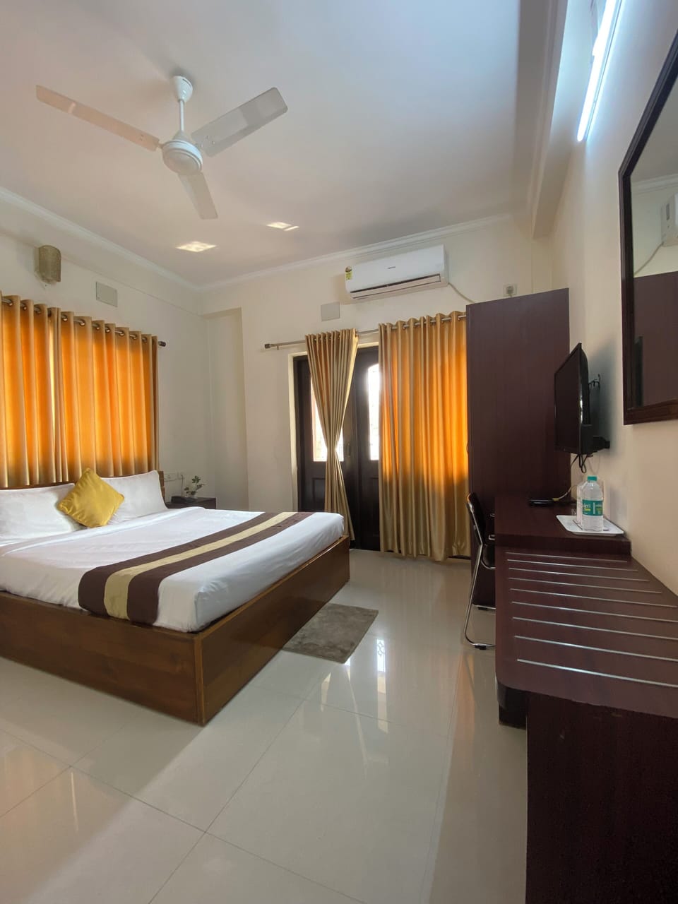 Desk, free WiFi, bed sheets