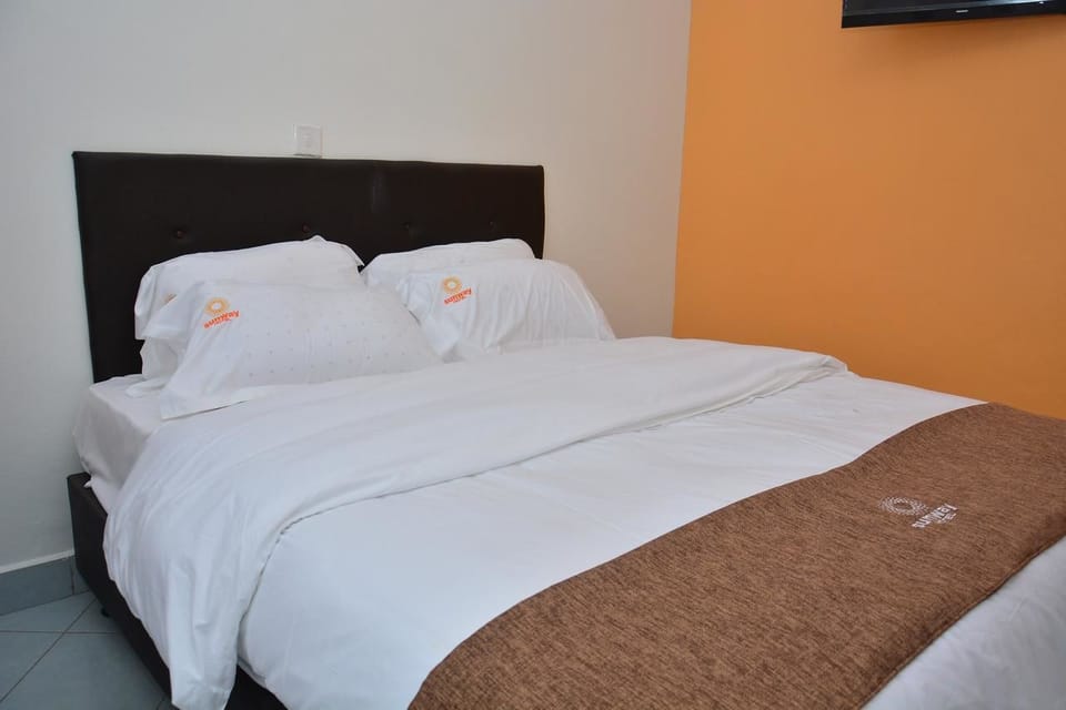 Deluxe Double Room | In-room safe, desk, rollaway beds