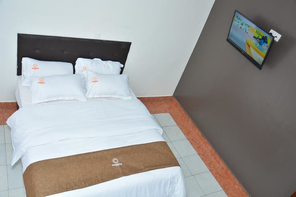 Deluxe Double Room | In-room safe, desk, rollaway beds