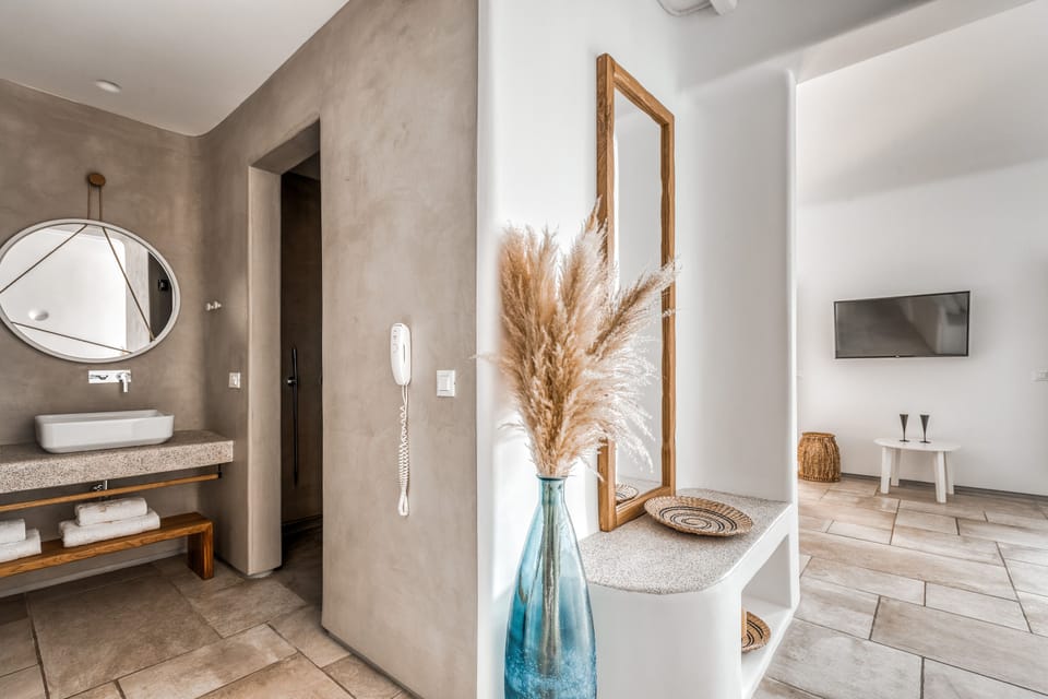 Signature Suite, Private Pool, Sea View | 1 bedroom, minibar, in-room safe, desk