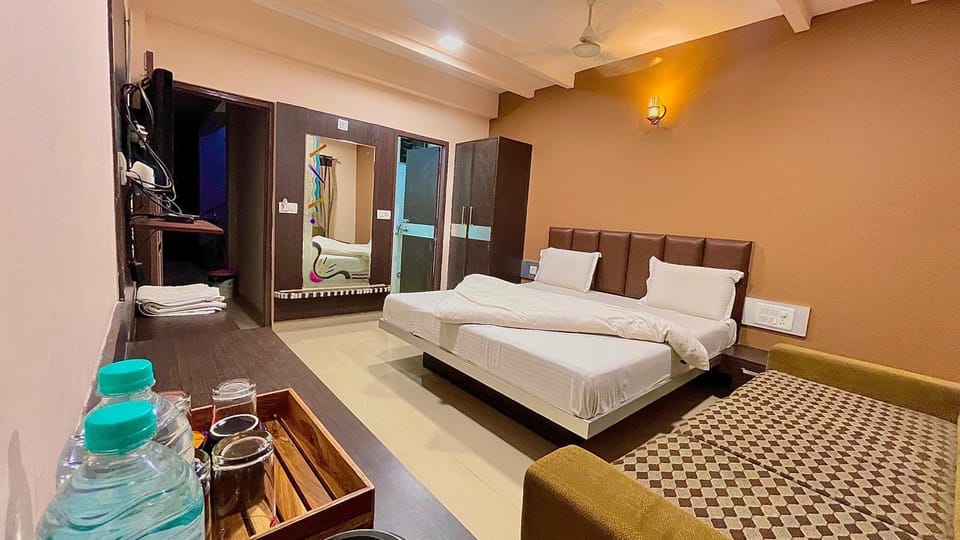Deluxe Double Room, City View | In-room safe, desk, soundproofing, WiFi (free)