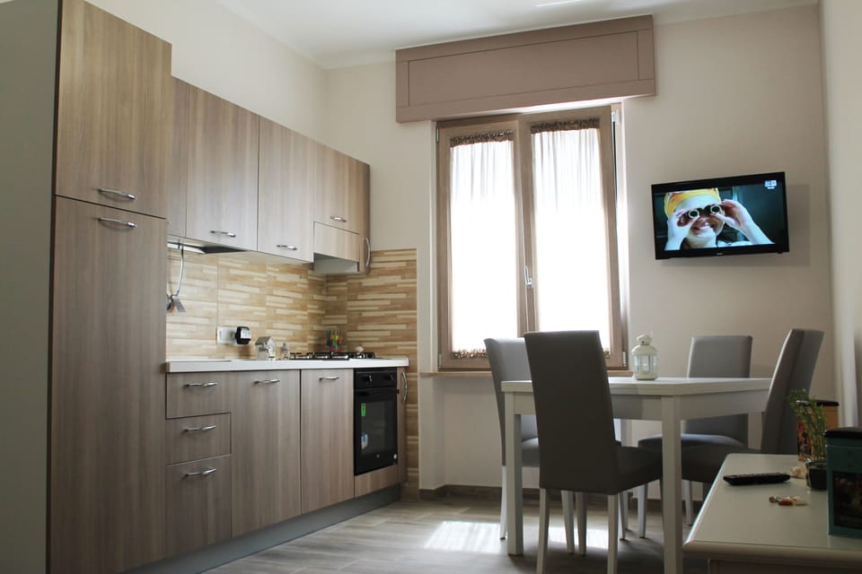 Superior Quadruple Room, Ensuite, Courtyard View | Living room | Flat-screen TV
