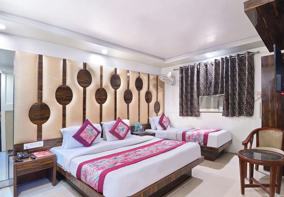 Deluxe Triple Room, 1 Bedroom | Individually furnished, desk, soundproofing, rollaway beds