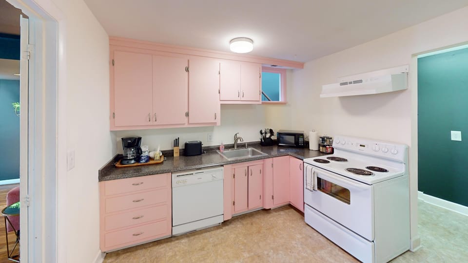 107 2nd Ave N Kitchen