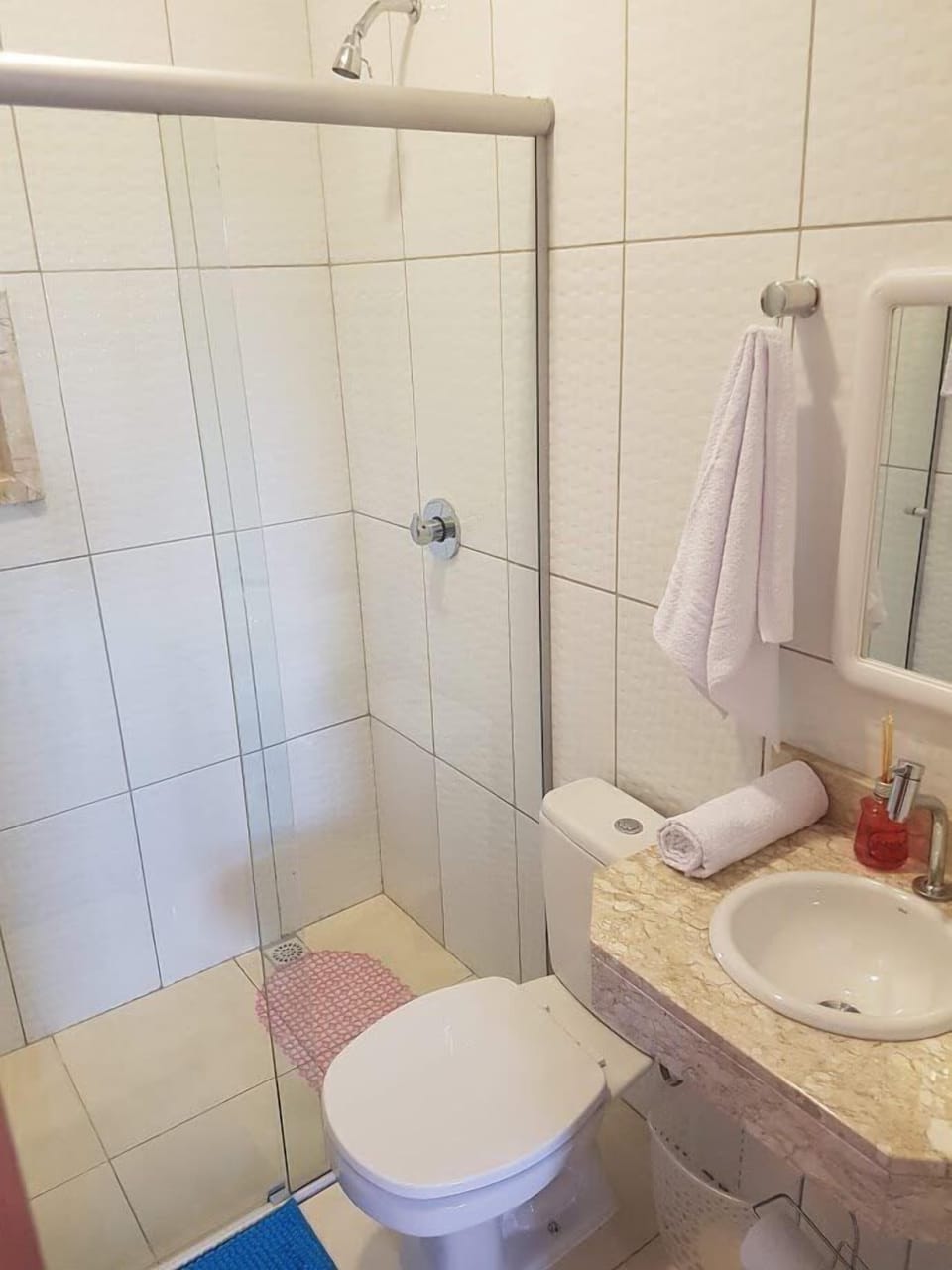 Deluxe Double or Twin Room, 1 Bedroom | Bathroom | Shower, hair dryer (on request), towels, soap