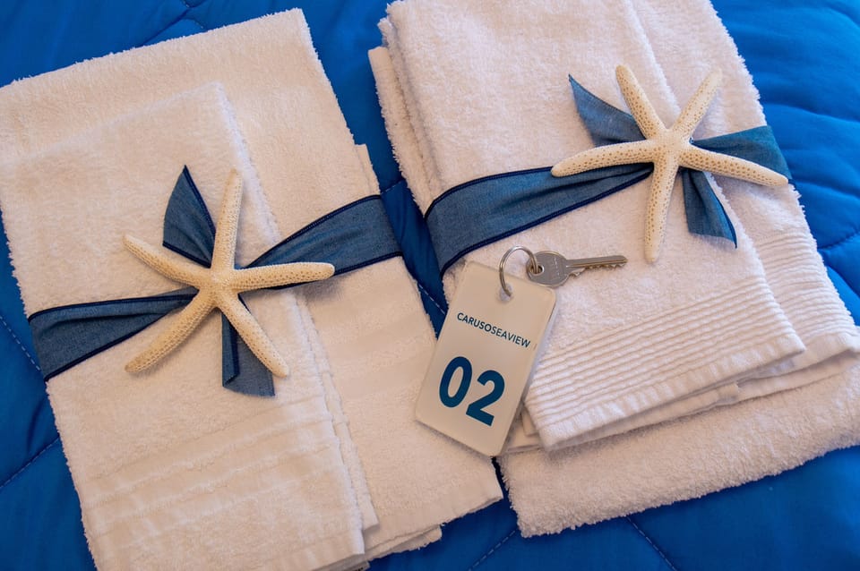 Deluxe Room, Balcony, Sea View | Room amenity