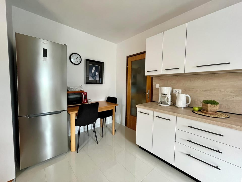 Apartment, 2 Bedrooms, Balcony | Private kitchen | Fridge, microwave, oven, stovetop