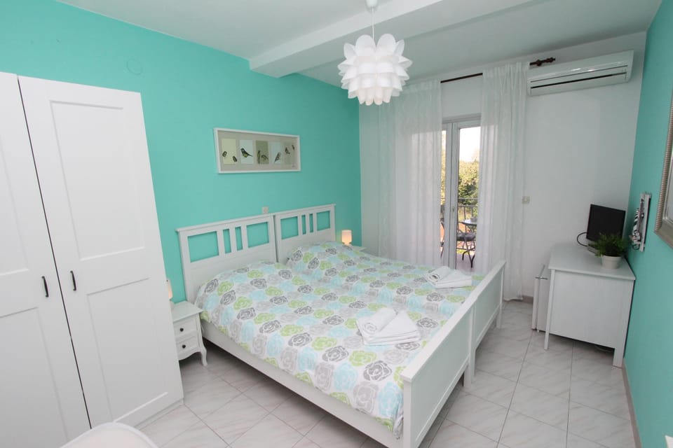 Twin Room, Balcony | 1 bedroom, iron/ironing board, free WiFi, bed sheets
