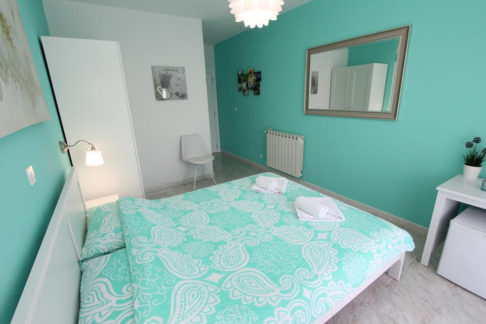 Double Room, Balcony | 1 bedroom, iron/ironing board, free WiFi, bed sheets