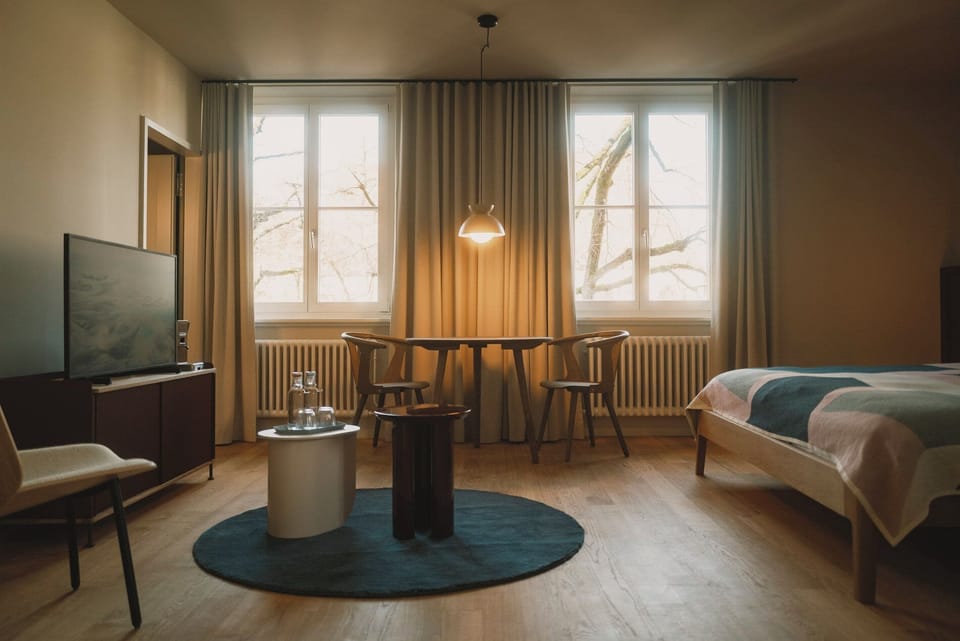 Deluxe Room | Desk, laptop workspace, soundproofing, iron/ironing board