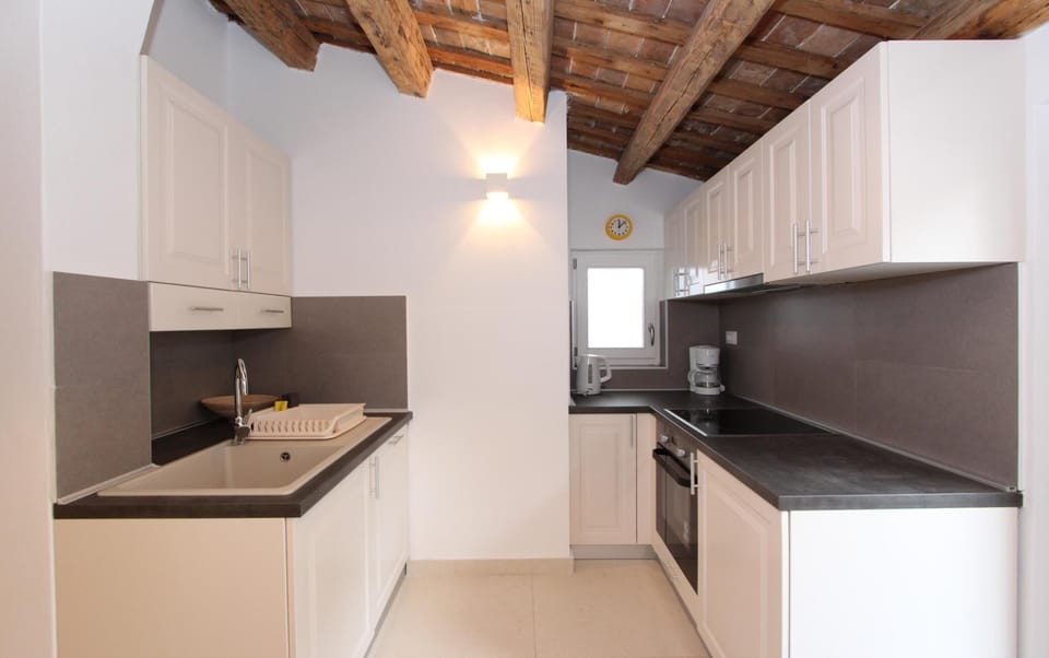 Apartment, 2 Bedrooms | Private kitchen | Fridge, oven, stovetop, dishwasher