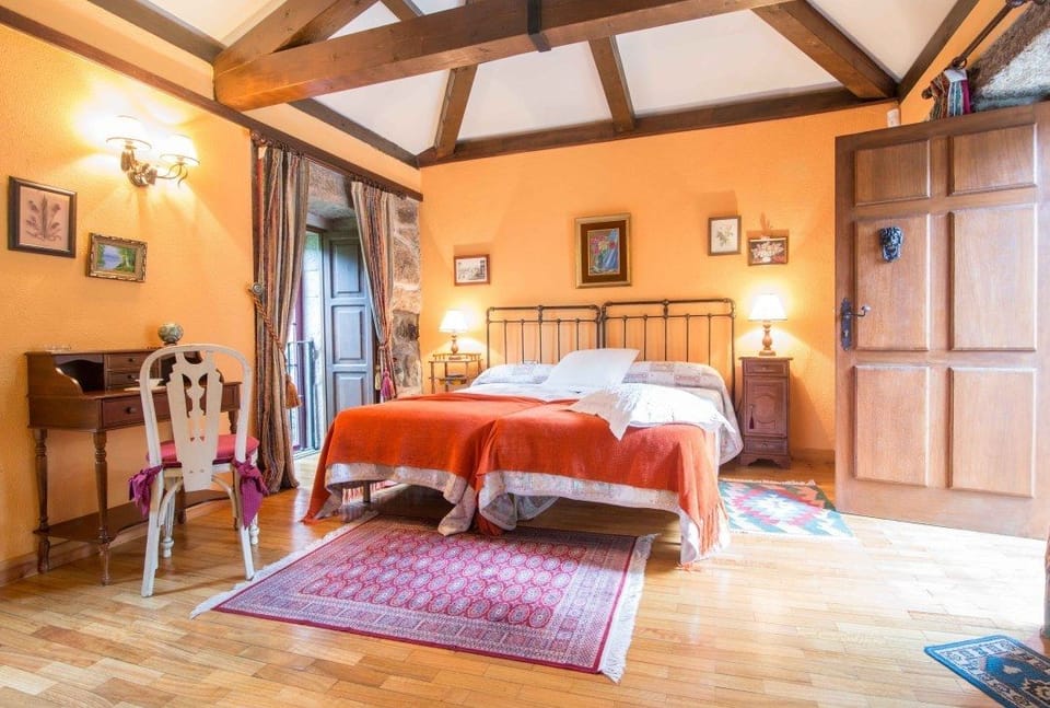Basic Double or Twin Room, 1 Bedroom | Minibar, individually decorated, individually furnished, desk