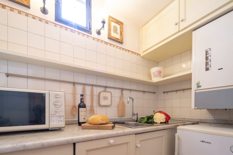 Comfort Apartment, 2 Bedrooms | Microwave