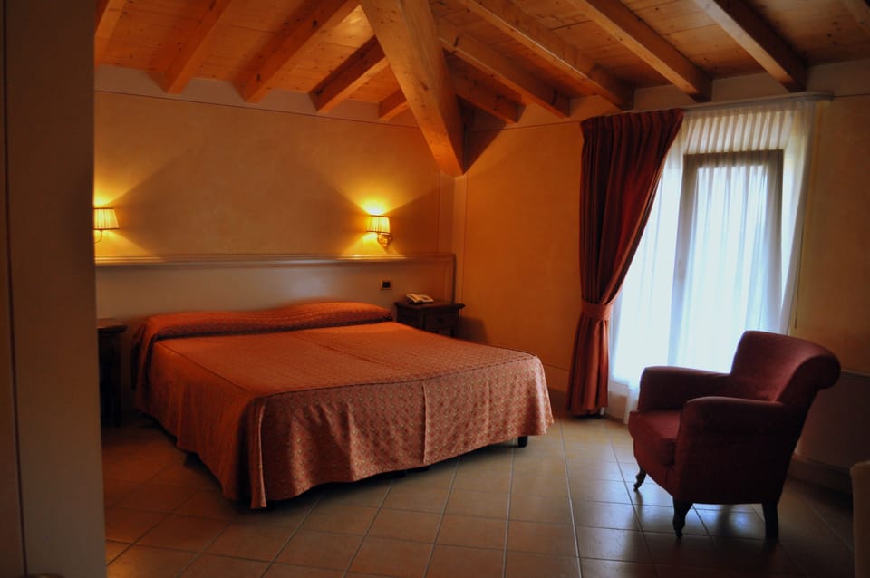 Comfort Double Room | Individually decorated, desk, soundproofing, cribs/infant beds