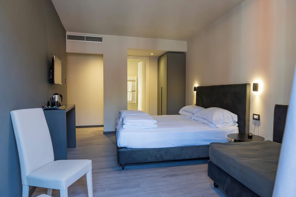 Executive Triple Room | In-room safe, desk, soundproofing, WiFi (free)