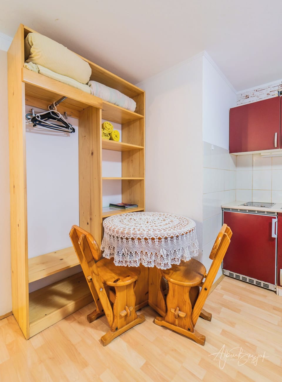 Standard Studio | Desk, iron/ironing board, free cribs/infant beds, free WiFi