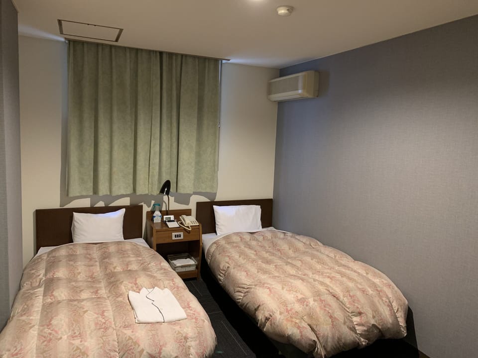 Twin Room | Desk, iron/ironing board, free WiFi, bed sheets