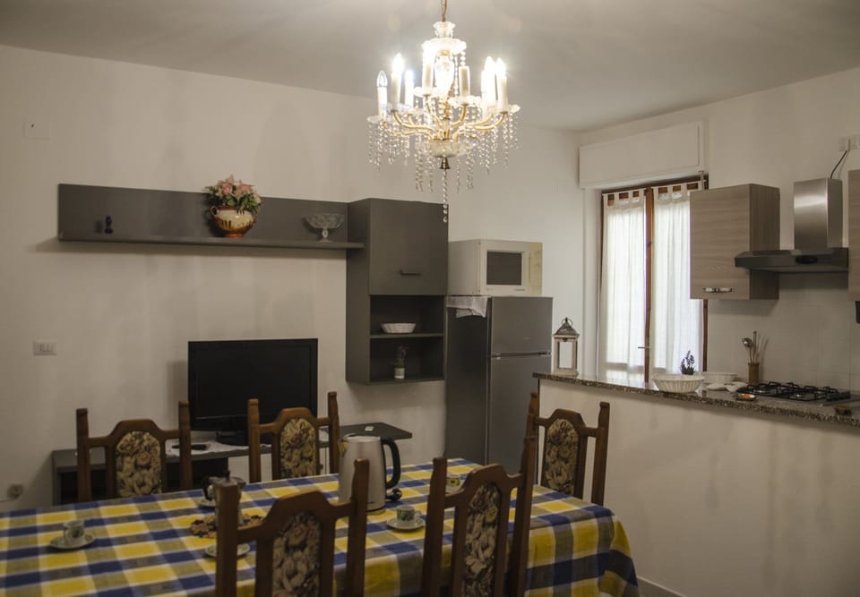 Apartment, 2 Bedrooms | In-room dining