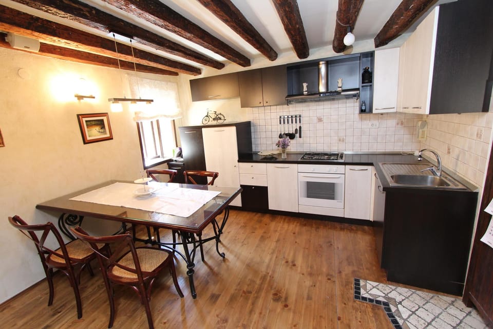 Apartment, 2 Bedrooms | In-room dining