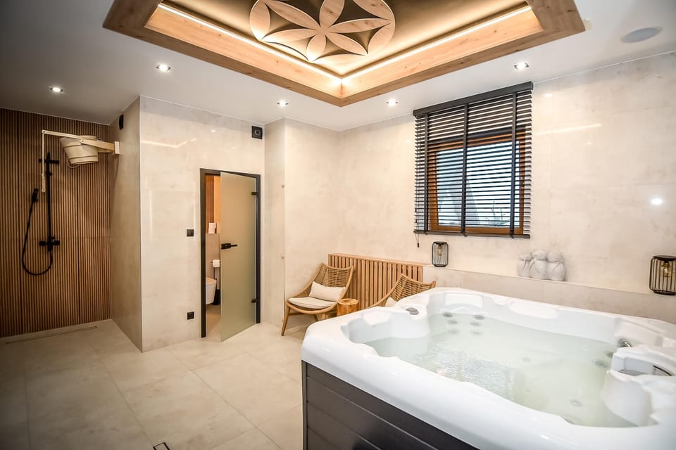 Indoor spa tub