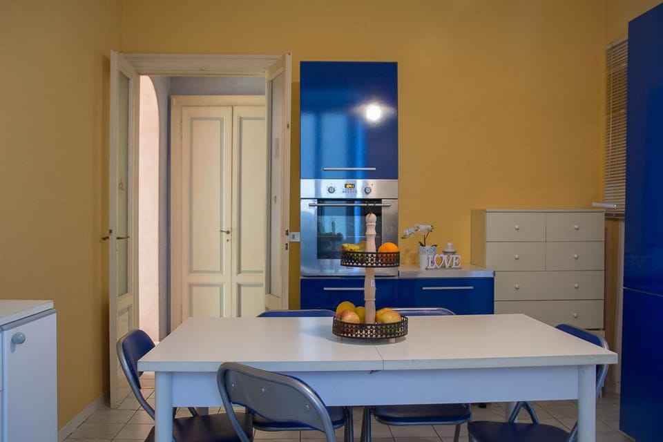 Apartment, 1 Bedroom, Lake View | In-room dining