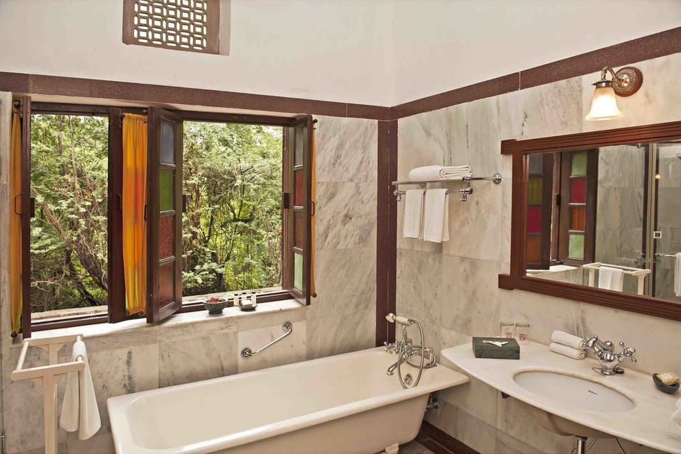 Regal Suite  | Bathroom | Combined shower/tub, free toiletries, hair dryer (on request), slippers