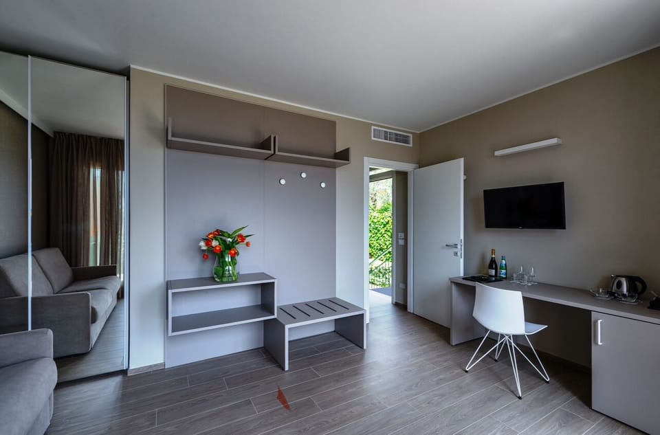 Standard Double Room Single Use | Down comforters, minibar, in-room safe, desk