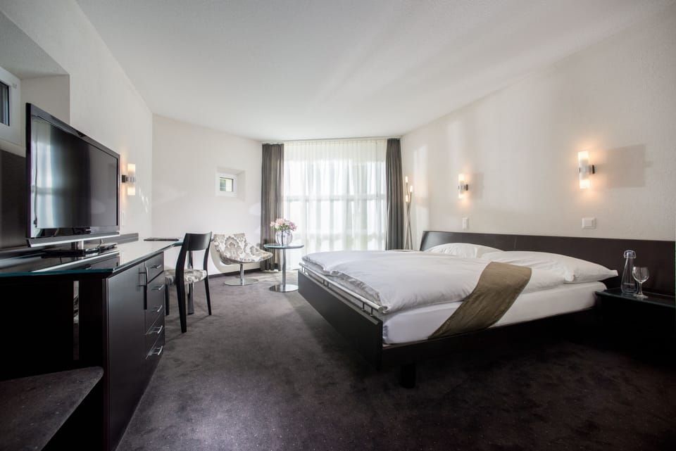 Down comforters, minibar, in-room safe, desk