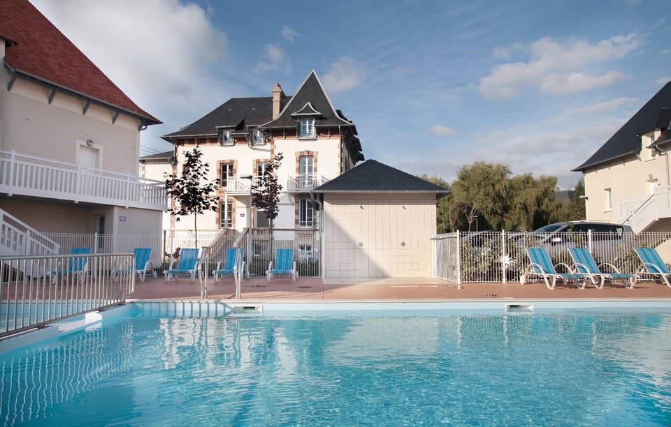 You will love to enjoy a relaxing vacation at this prime destination!