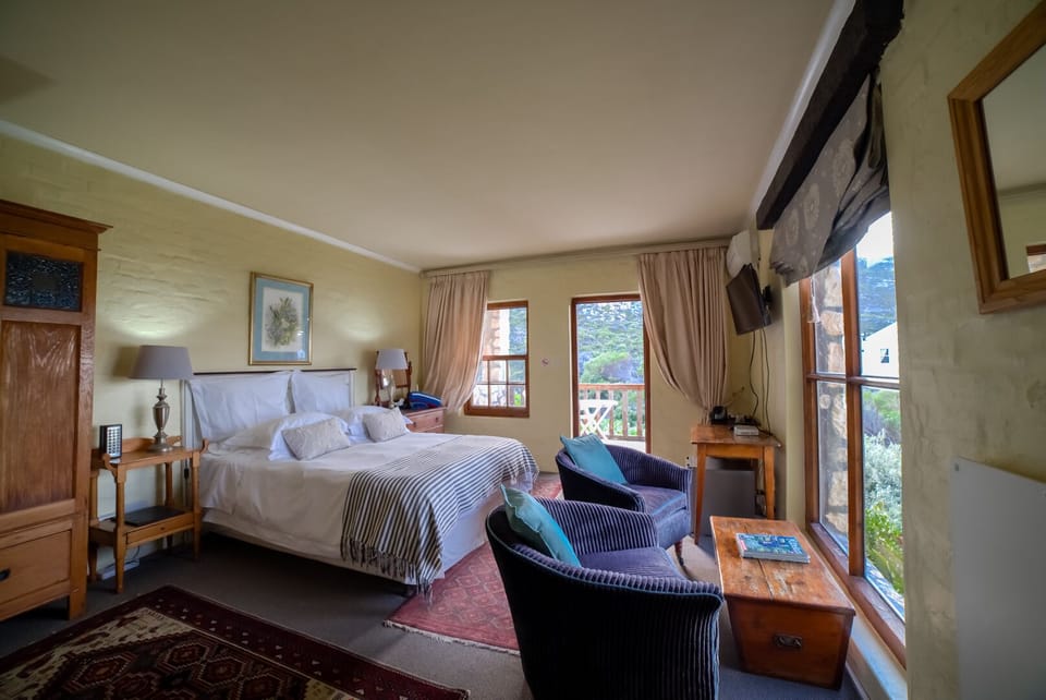 Deluxe Room, Sea View | Premium bedding, in-room safe, desk, free WiFi