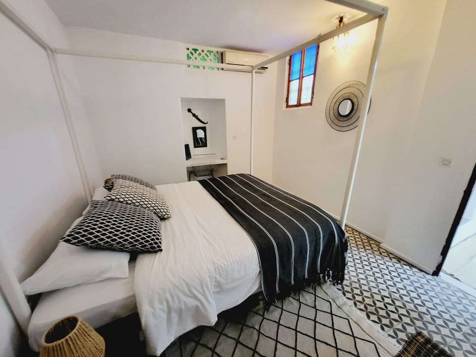 Double Room (Mauve) | Rollaway beds, free WiFi, bed sheets
