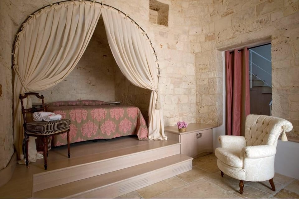 Luxury Duplex, Jetted Tub | Minibar, in-room safe, soundproofing, rollaway beds