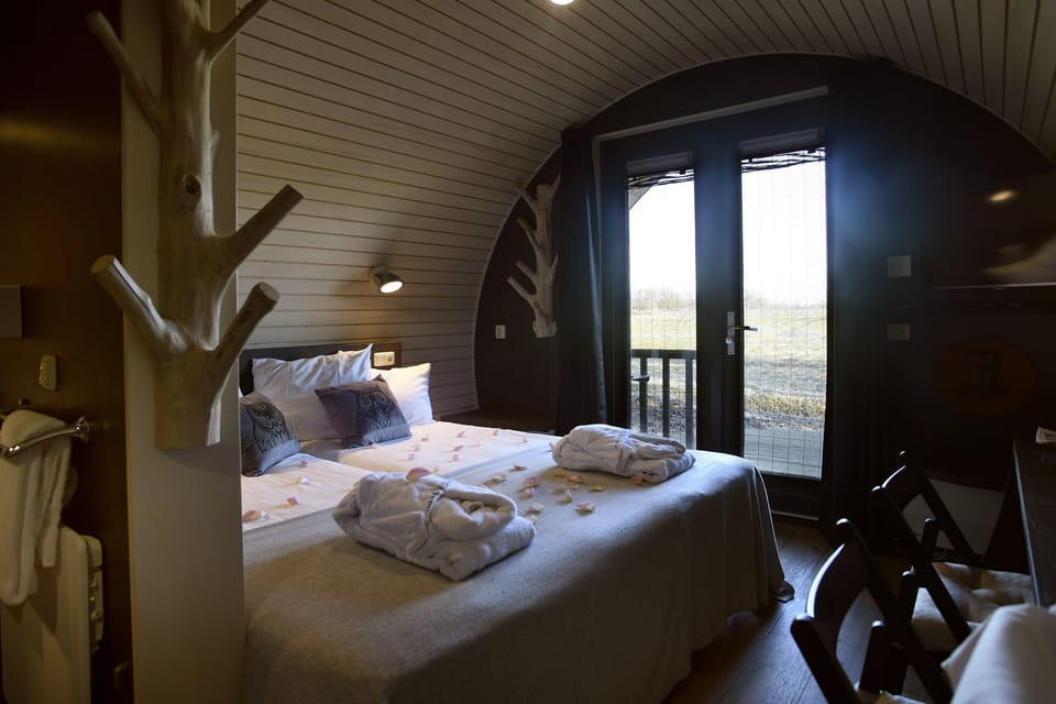Romantic Cabin, Garden Area | In-room safe, soundproofing, iron/ironing board, free WiFi