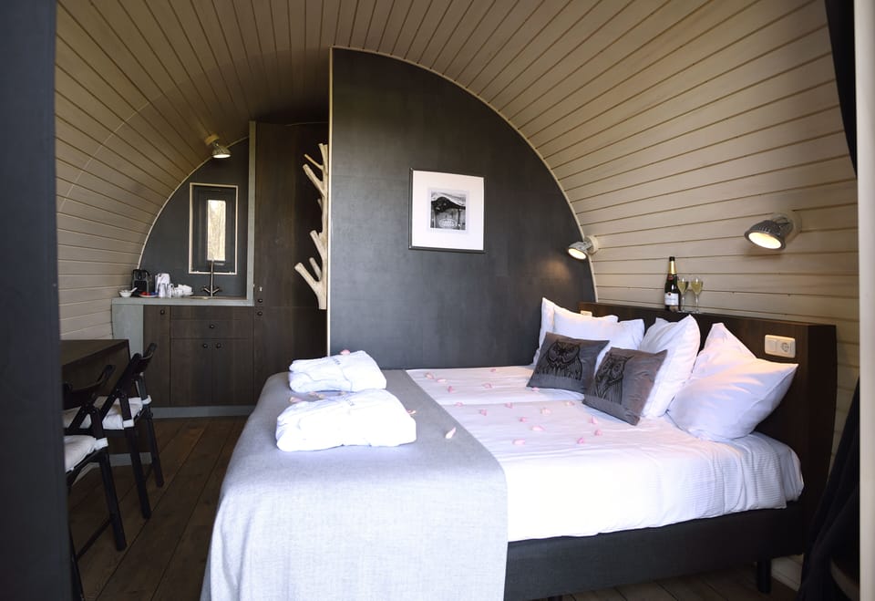 Romantic Cabin, Garden Area | In-room safe, soundproofing, iron/ironing board, free WiFi
