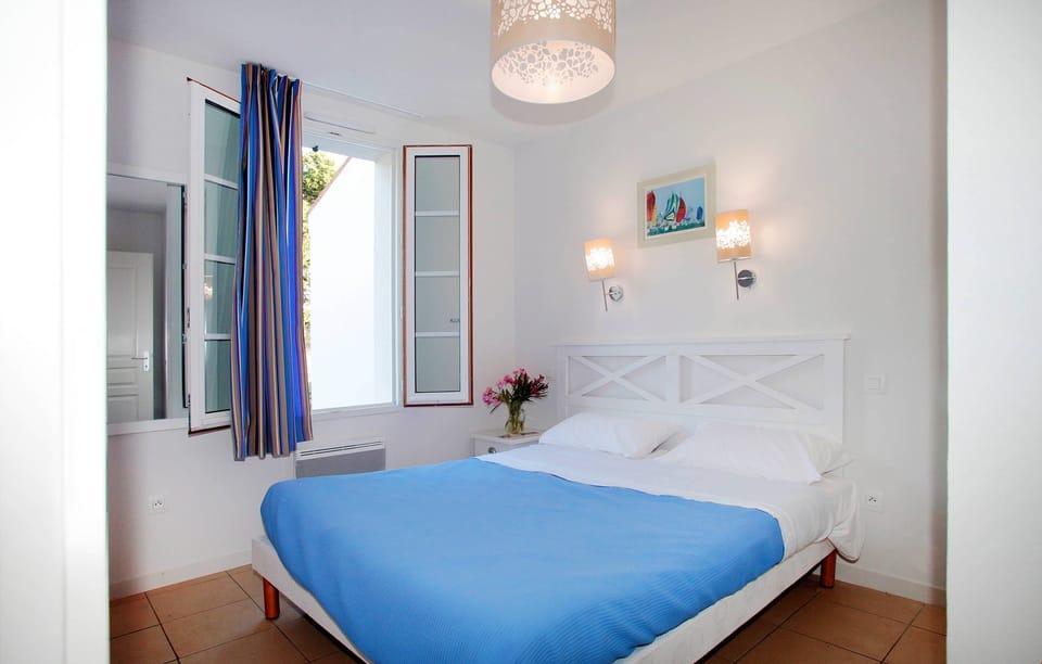 Have a good night's sleep in the Double bed in the bedroom.
