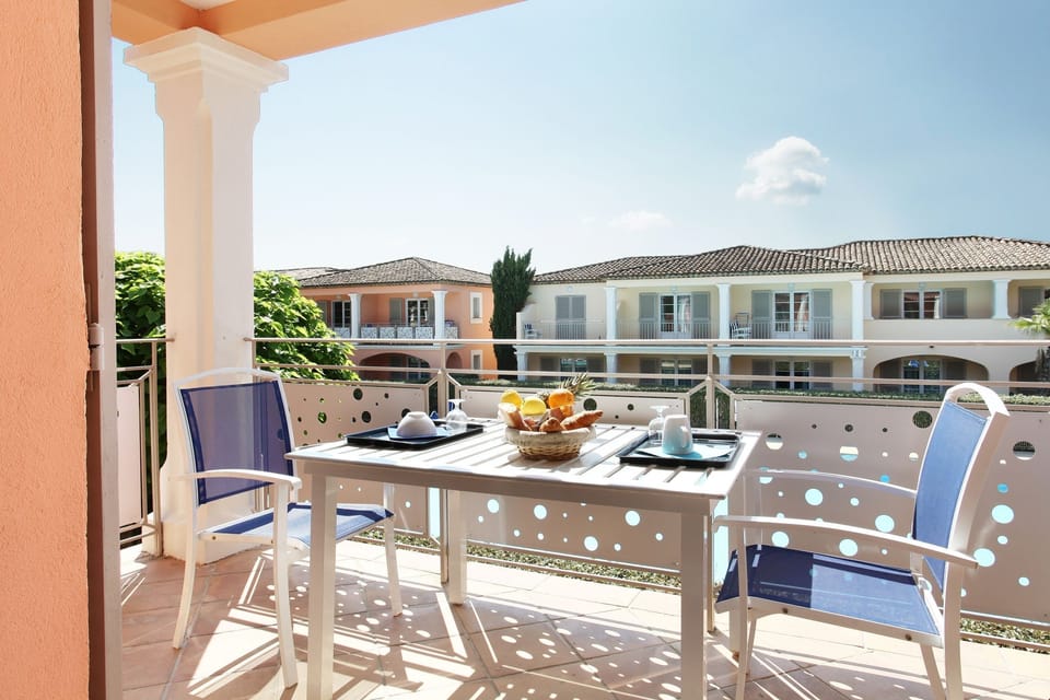 Eat your breakfast with the sun on the balcony or terrace.