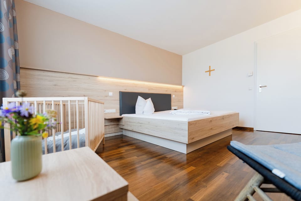 Double Room for single use excl. breakfast | Premium bedding, in-room safe, desk, laptop workspace