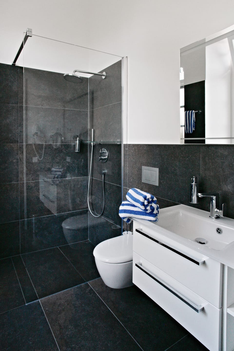 Shower, hair dryer, bathrobes, slippers