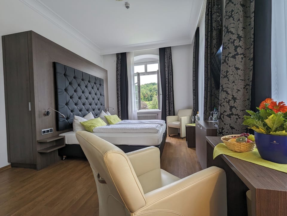 Minibar, desk, cribs/infant beds, free WiFi