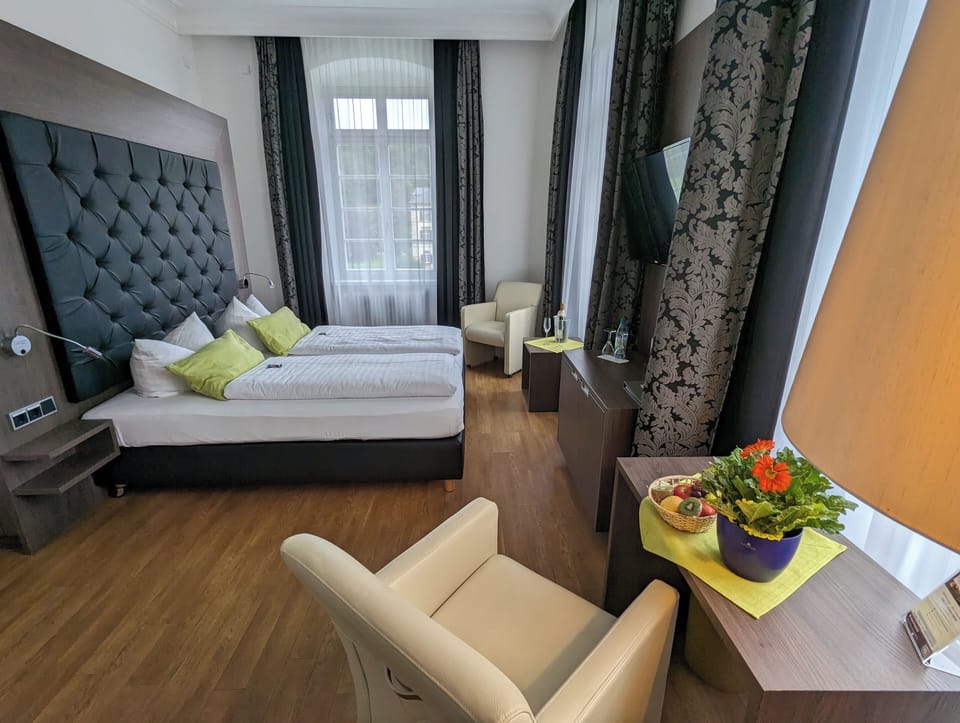 Comfort Double Room, 1 Queen Bed | Minibar, desk, cribs/infant beds, free WiFi