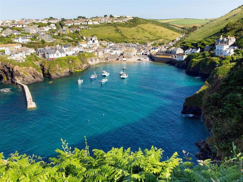 Port isaac village and harbour