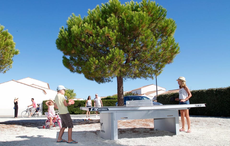 Hang out in the seasonal outdoor pool while the kids play in the paddling pool!