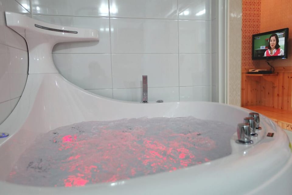 Jetted tub