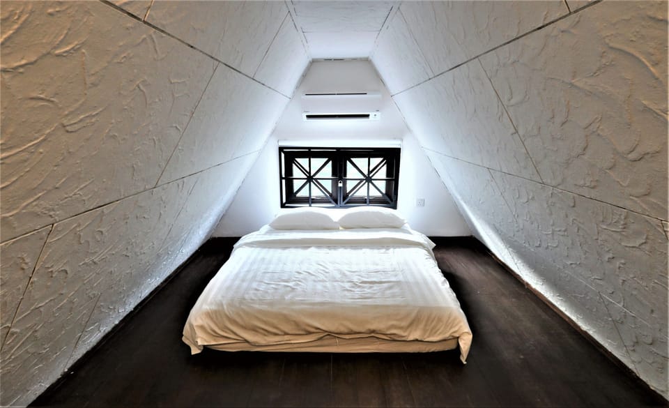 Family Duplex | In-room safe, desk, laptop workspace, blackout drapes