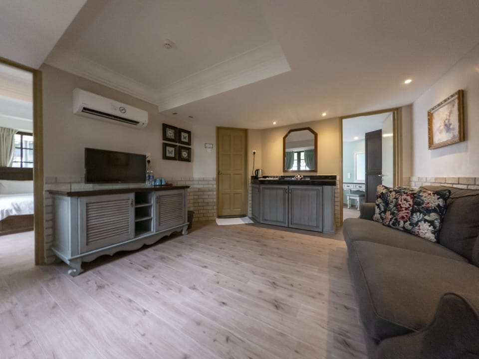Classic Suite | Living room | LCD TV