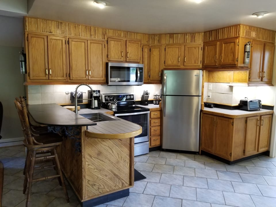 Kitchen with all major appliances, drip & Keurig coffee makers, & toaster oven