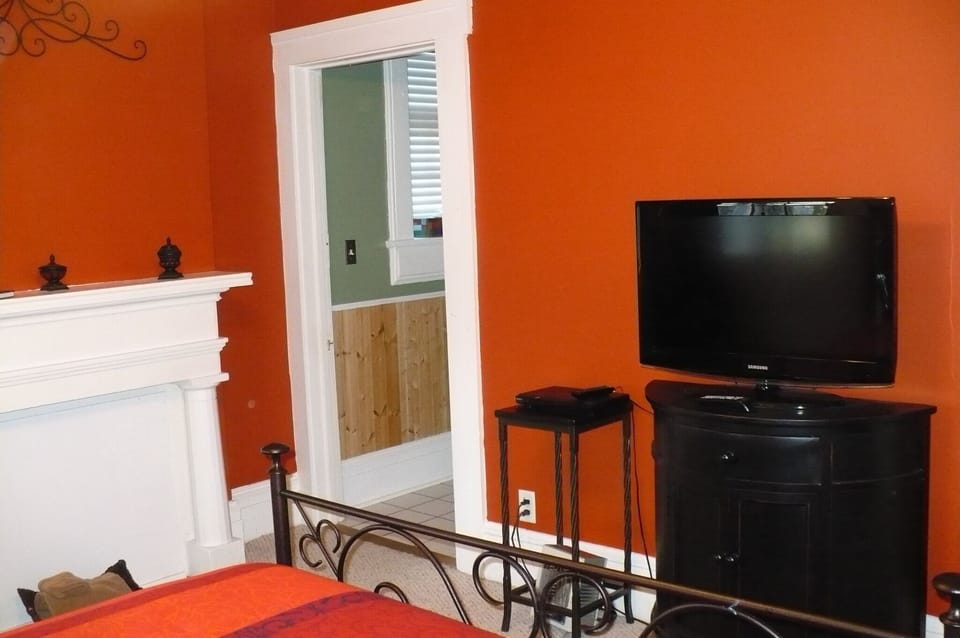 House Suite Bedroom #1