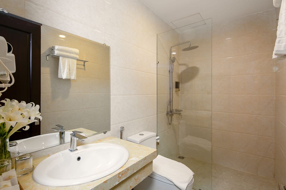 Separate tub and shower, rainfall showerhead, free toiletries