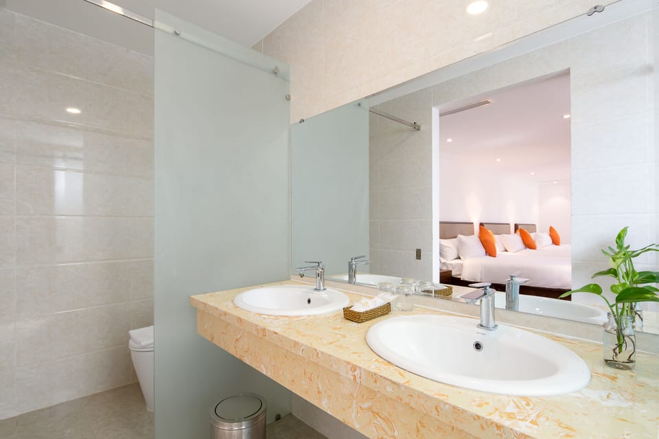 Deluxe Triple Room | Premium bedding, minibar, in-room safe, desk