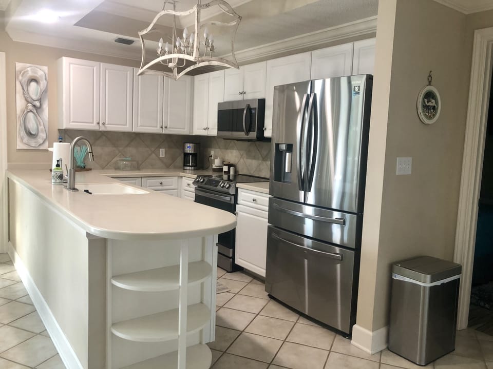 High end oven has built in AIR FRYER! 
High end dishwasher.